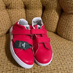 GOATS kids shoes Velcro size 3 NWT
